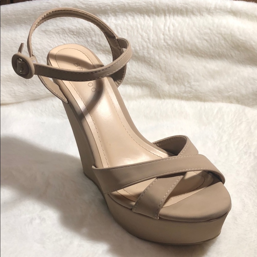 Women’s wedges size 7!
